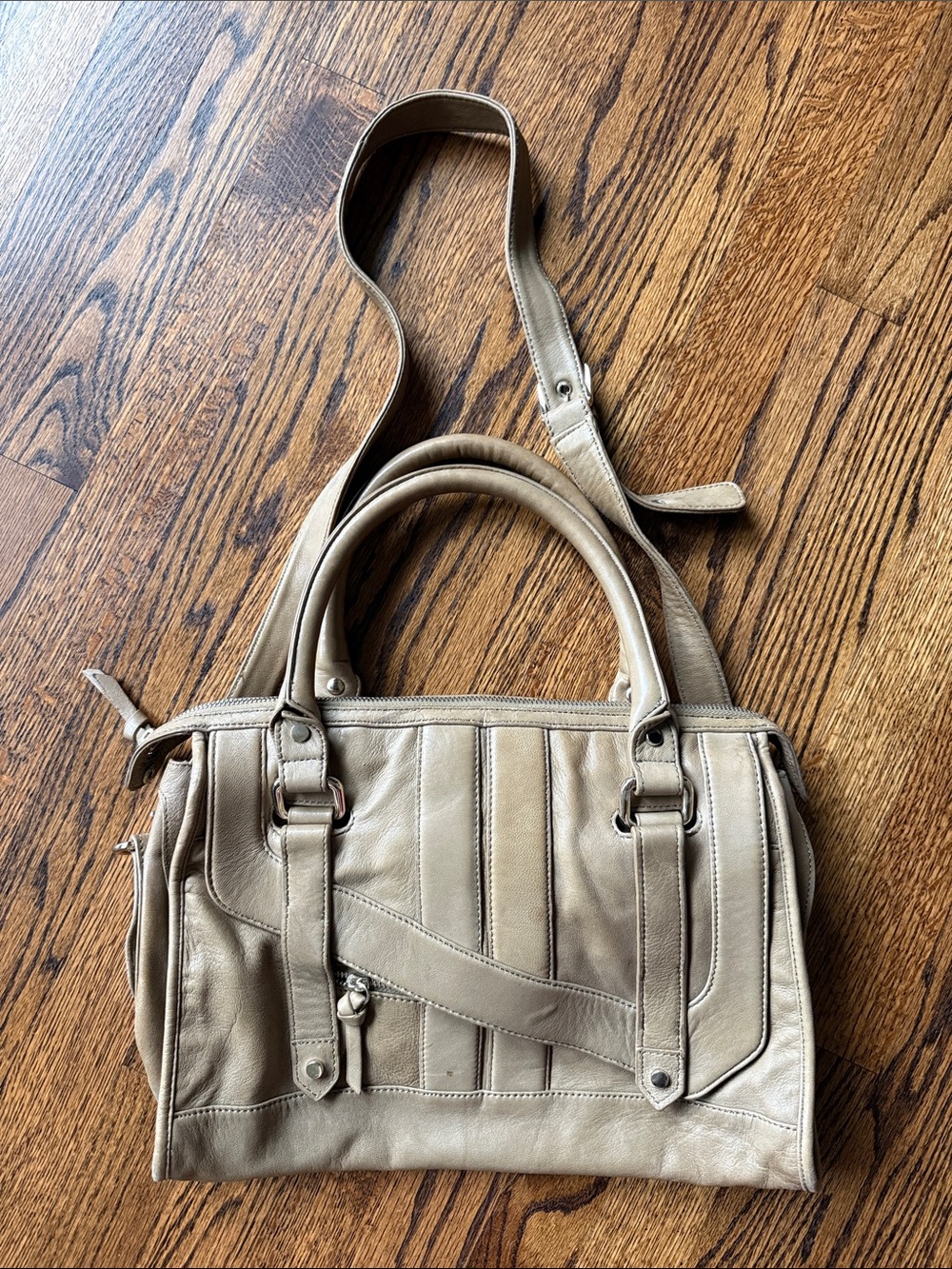 E Junior Drake Women’s Beige Leather Shoulder Bag with Top Handles